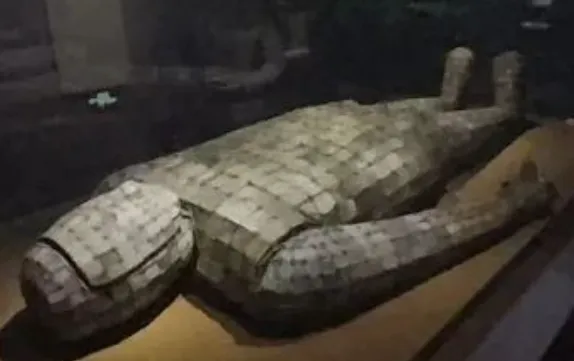 689